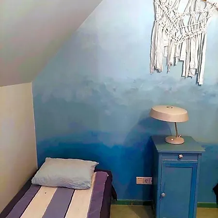Looming Hostel *